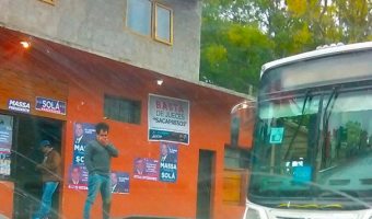 Denuncian que la UTA permite que los colectivos de lnea se desven y pasen por el local partidario de UNA